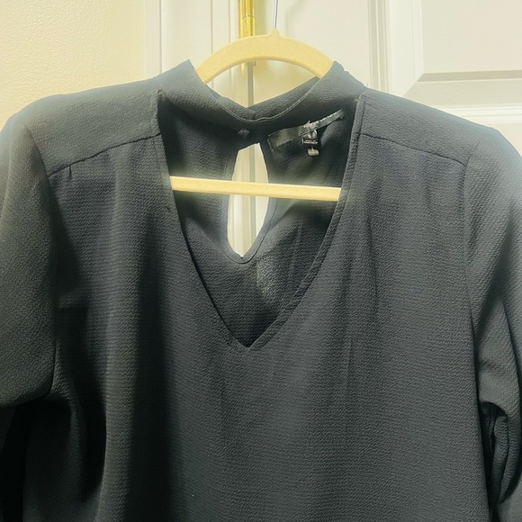 Gorgeous like new black blouse size small by Harve Benard - Picture 6 of 7